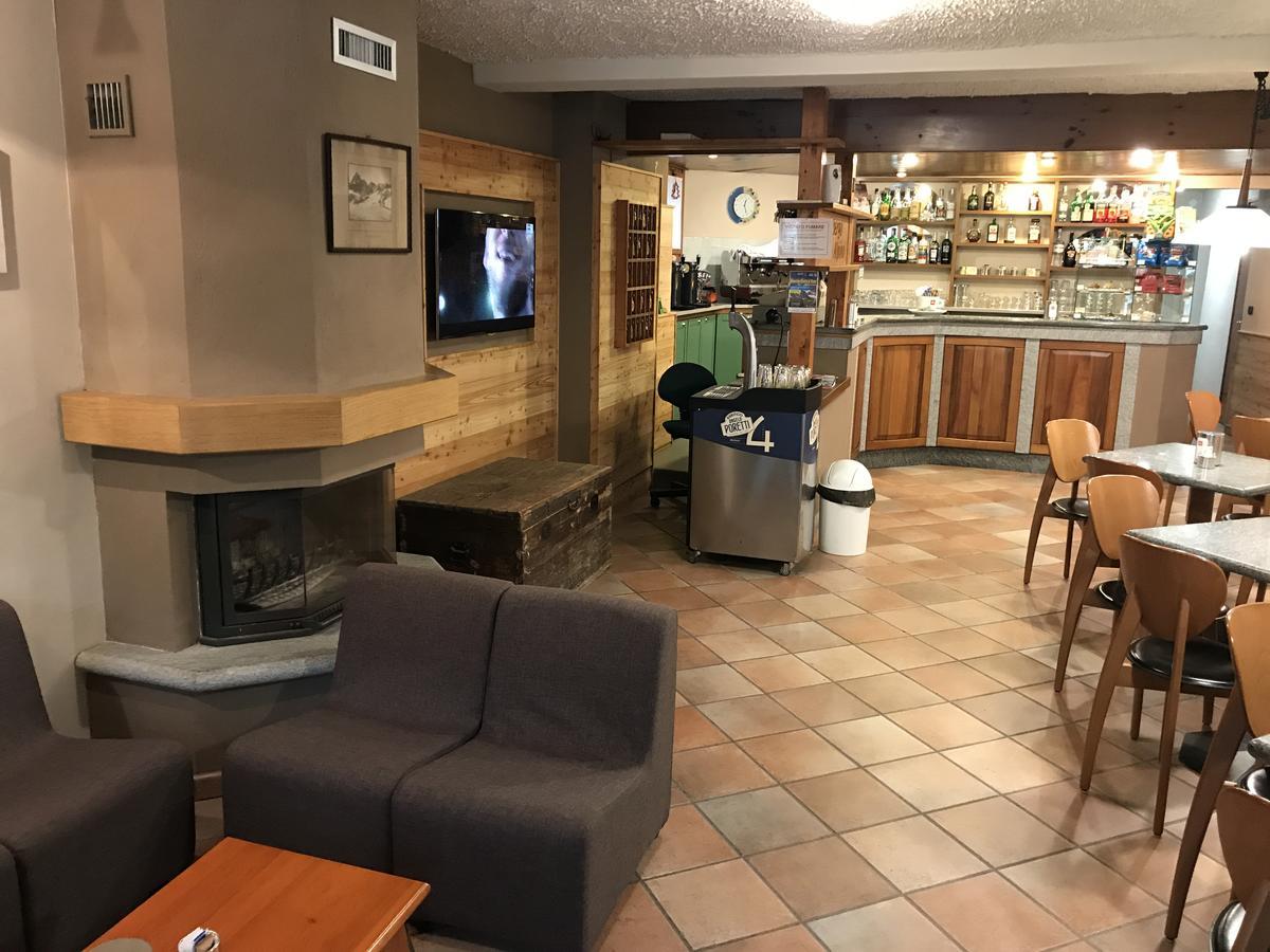 Albergo Club Alpino Crissolo Exteriör bild