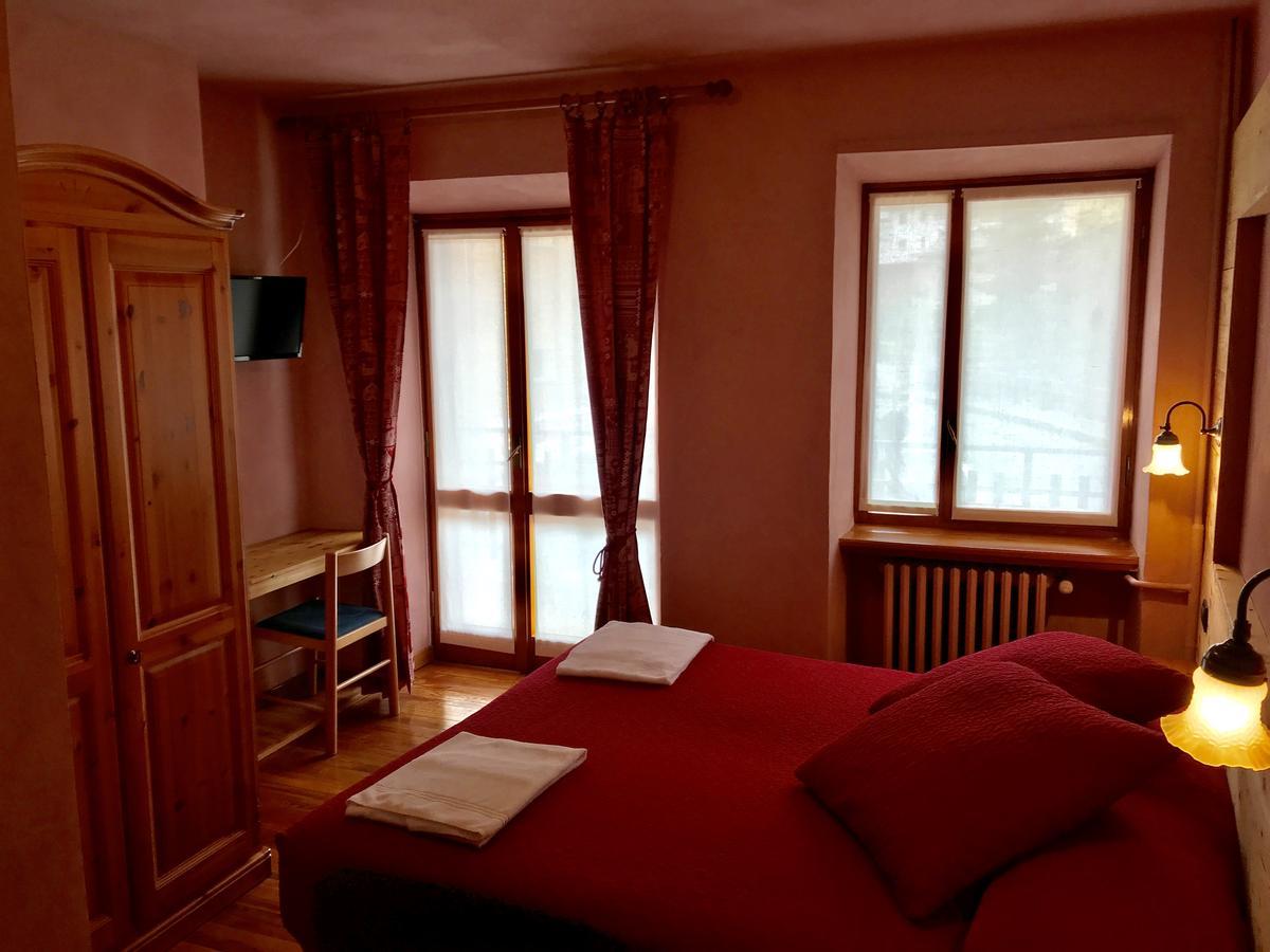 Albergo Club Alpino Crissolo Exteriör bild