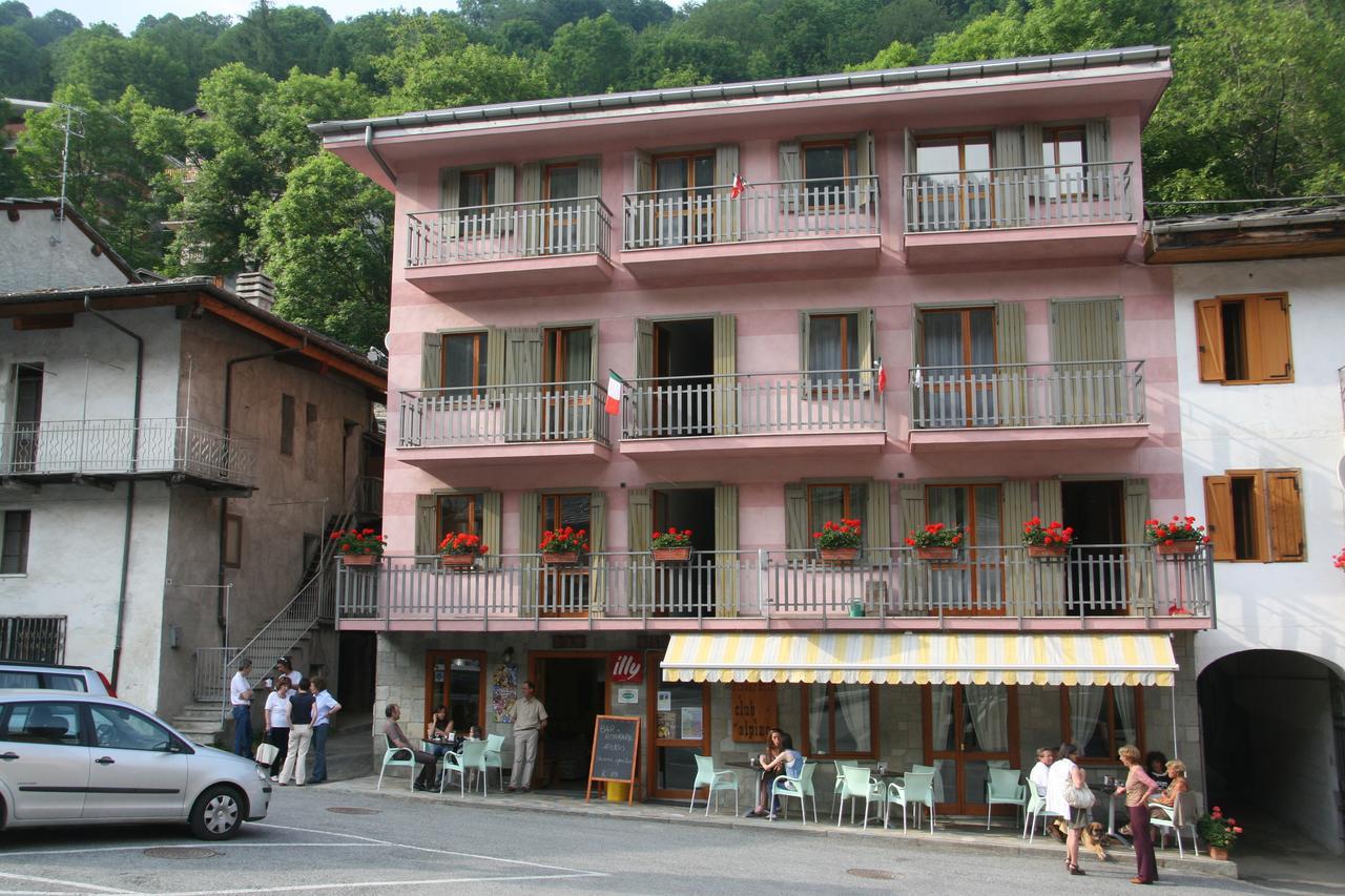 Albergo Club Alpino Crissolo Exteriör bild